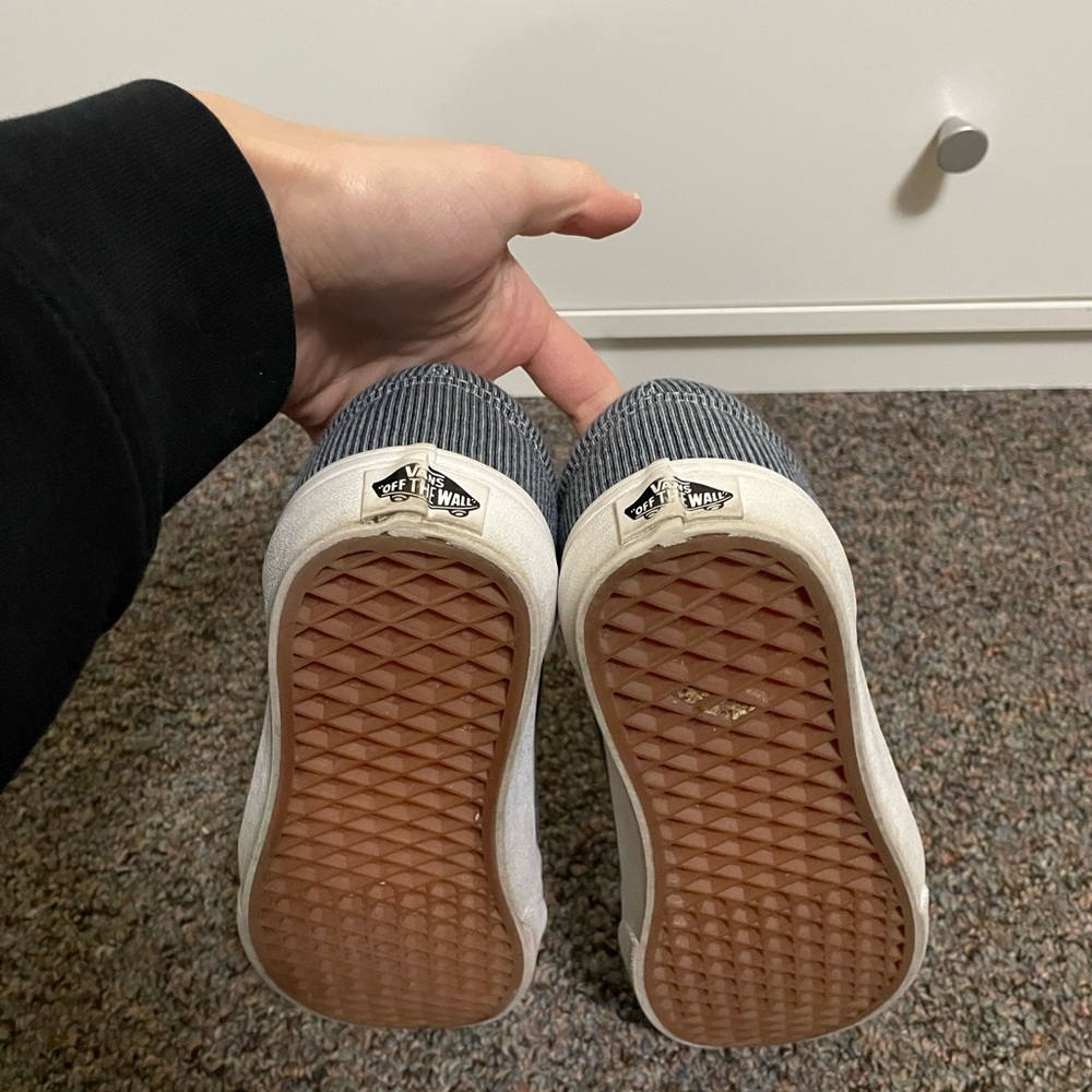 Vans - Picture 4 of 5